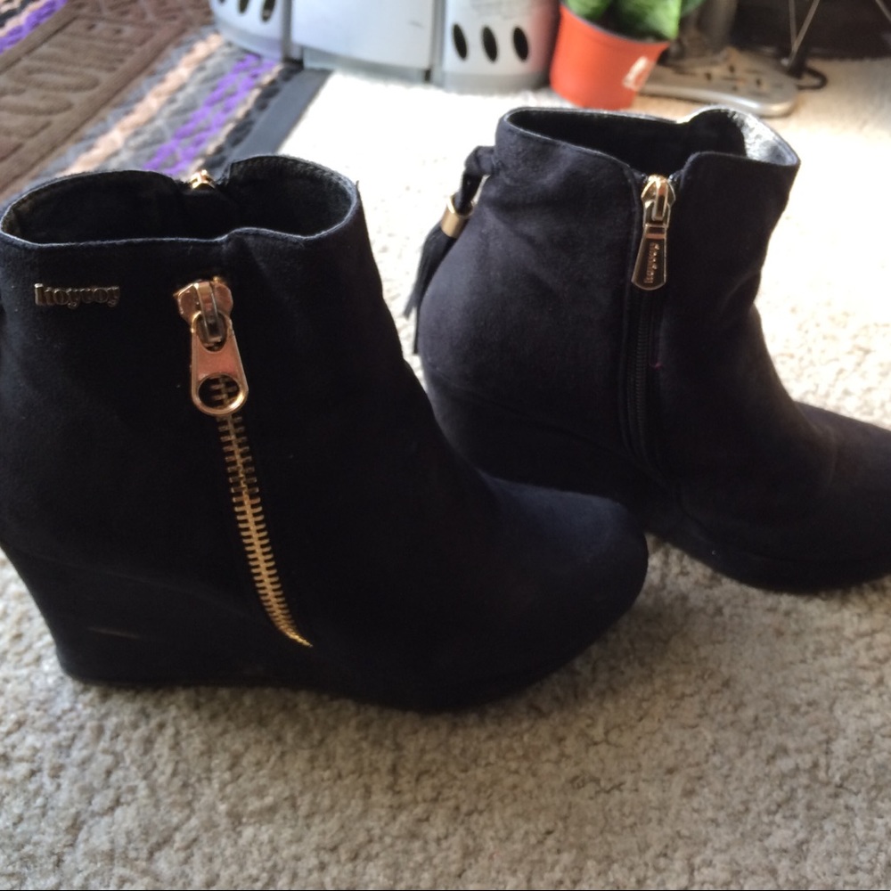 Black Wedged Booties Size 38 Tassels Suede